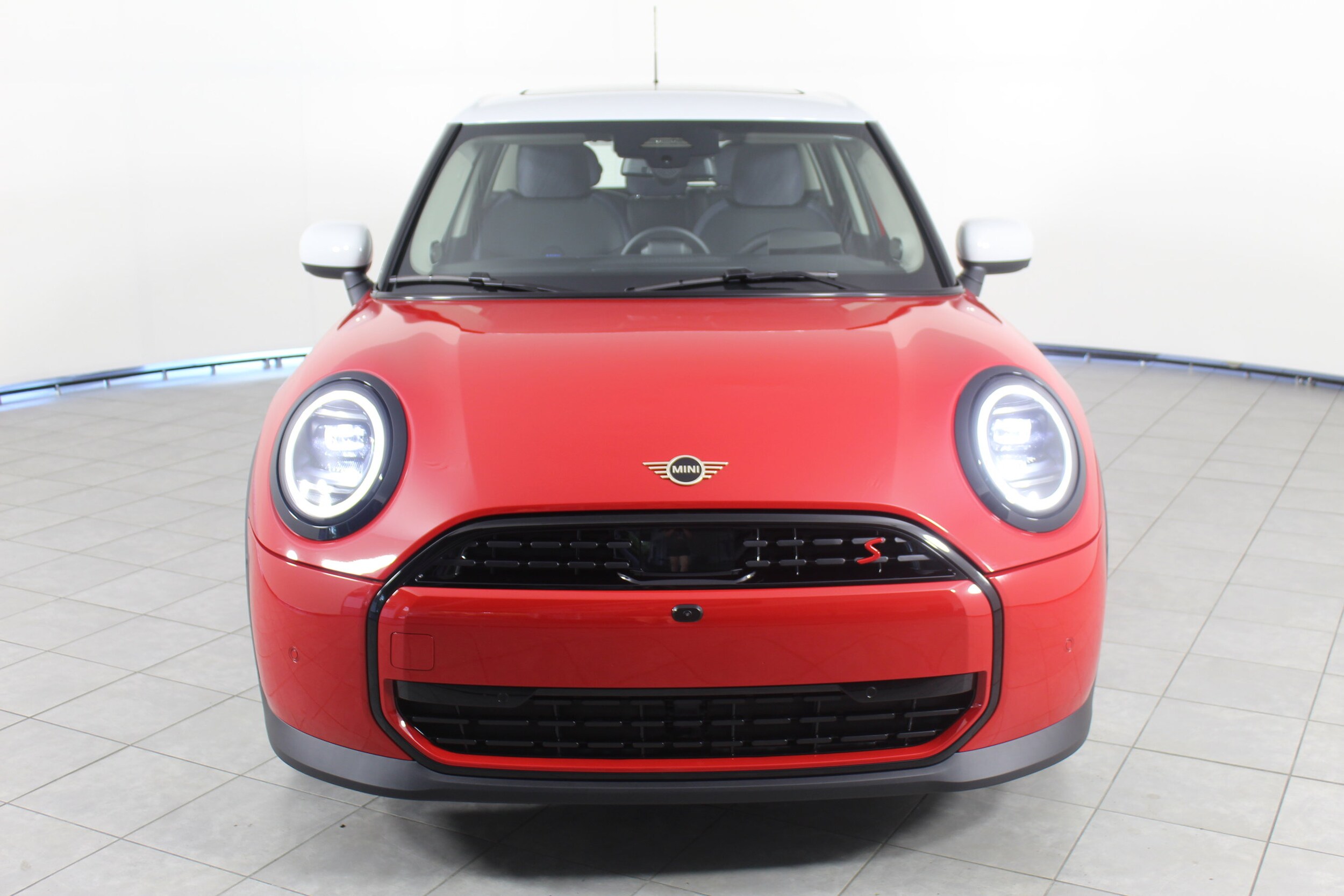 2025 Mini Cooper S Hardtop 4 Door Iconic photo 3