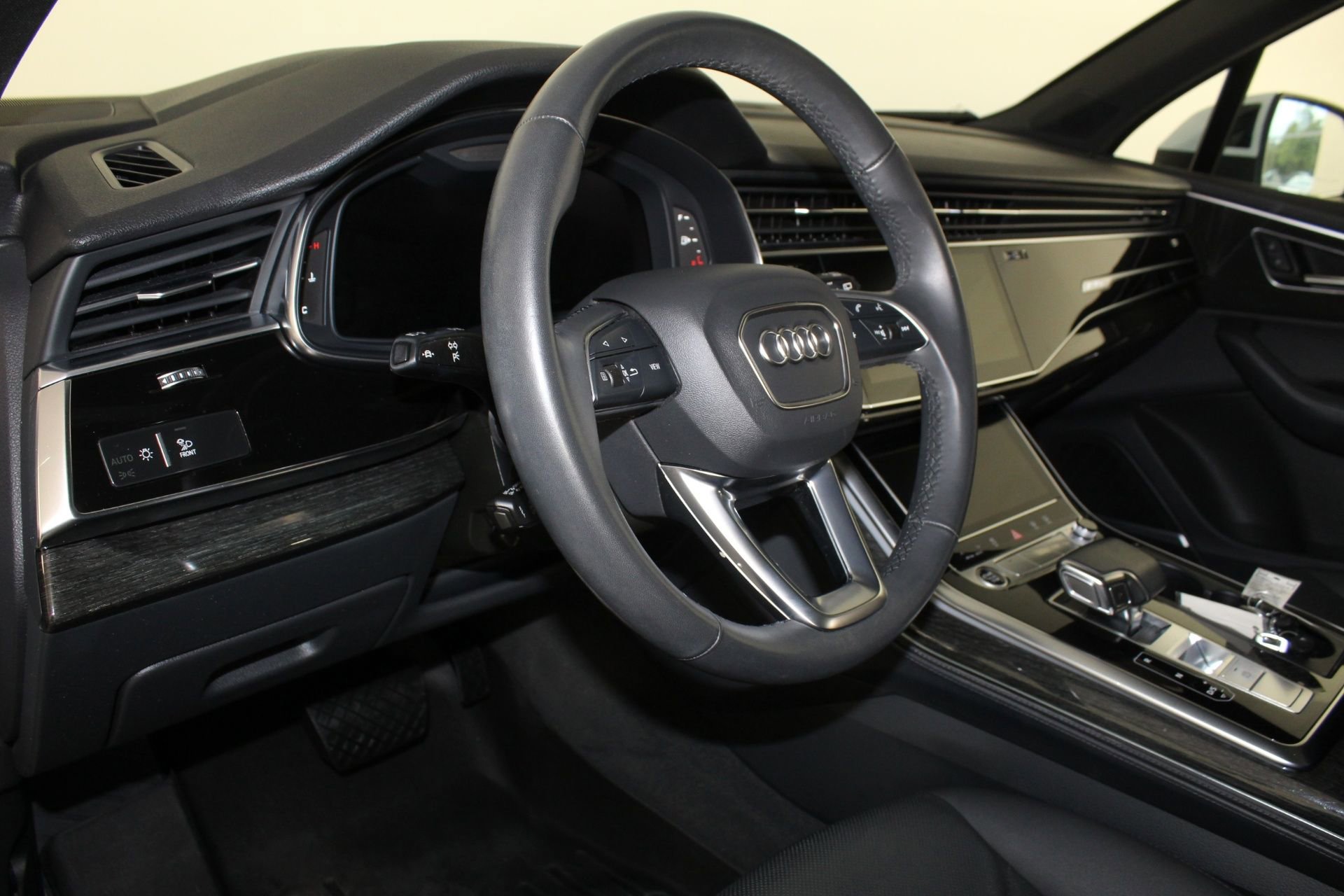 2021 Audi Q7 55 Premium photo 4