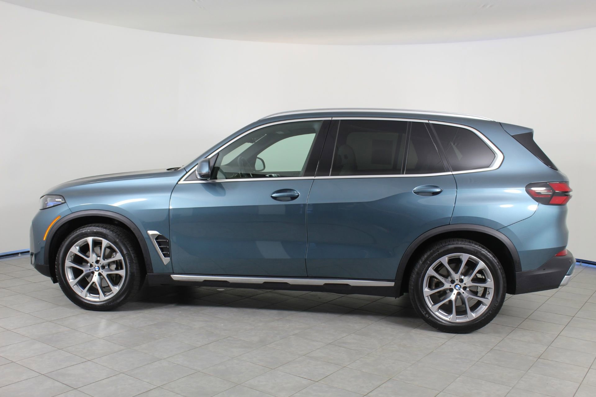 2025 Bmw X5 xDrive40i photo 2