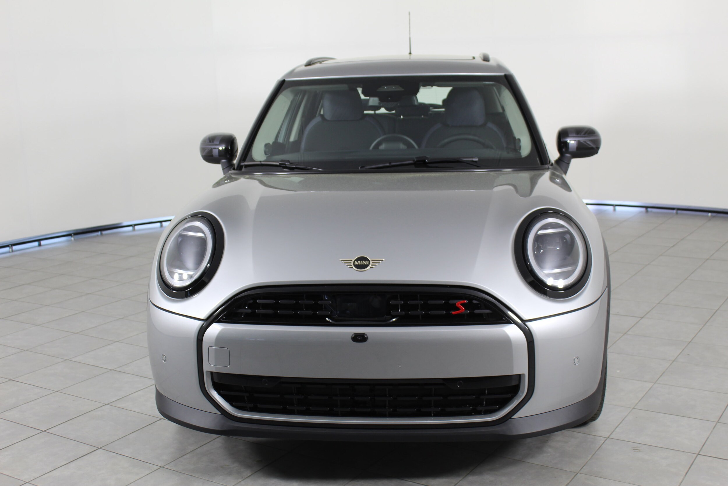 2025 Mini Cooper 4 Door Hardtop Iconic photo 3