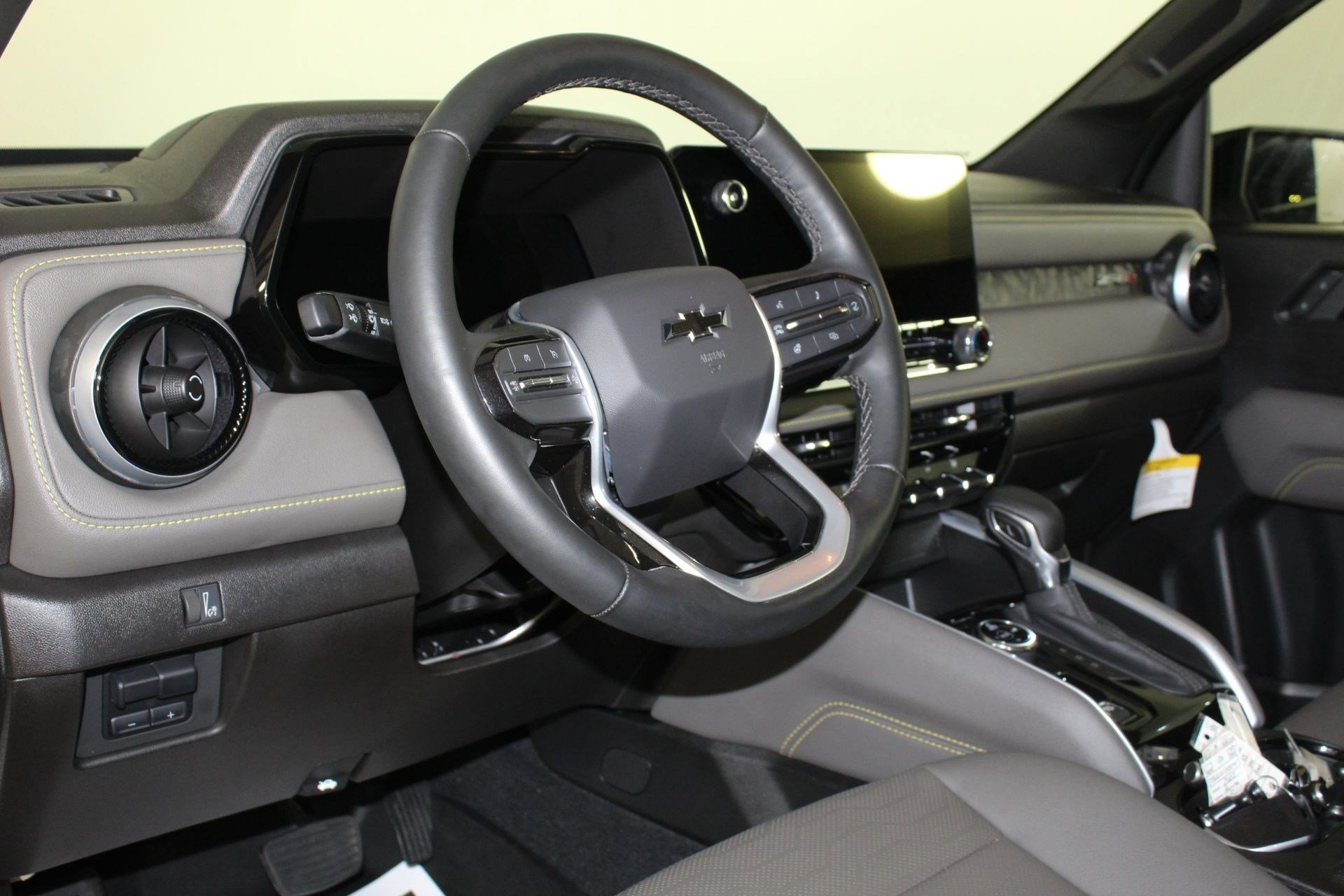 2025 Chevrolet Colorado ZR2 photo 4