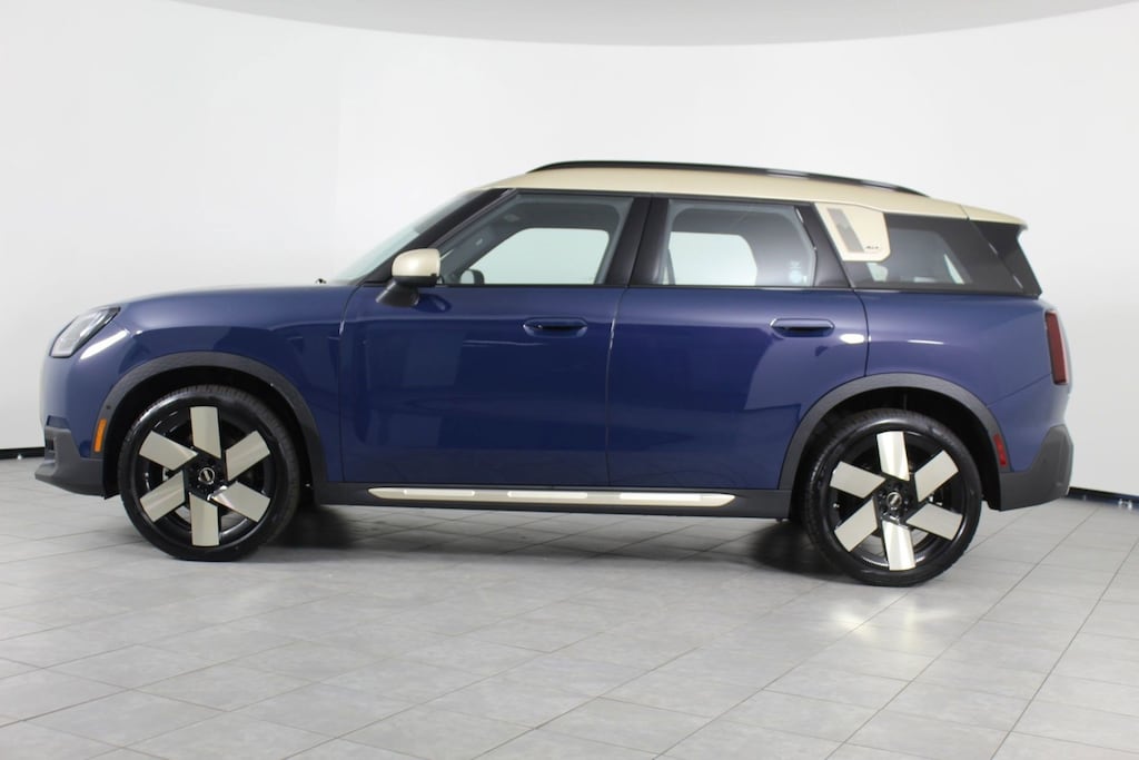 New 2026 MINI Countryman Signature Plus SUV