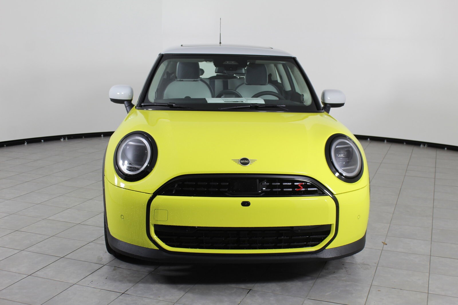 2025 Mini Cooper 2 Door Hardtop Iconic photo 3