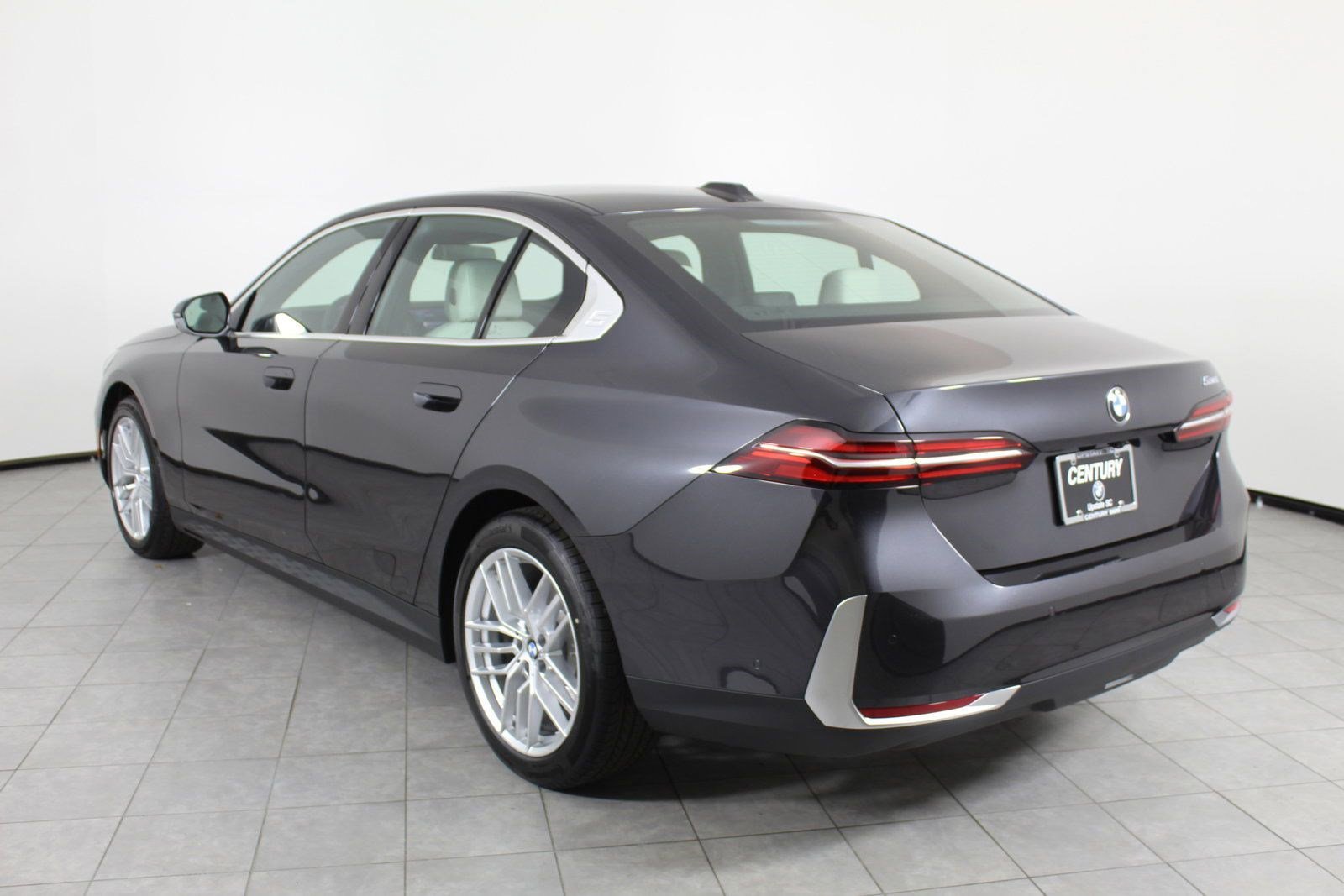 2025 Bmw 530i Sedan photo 3