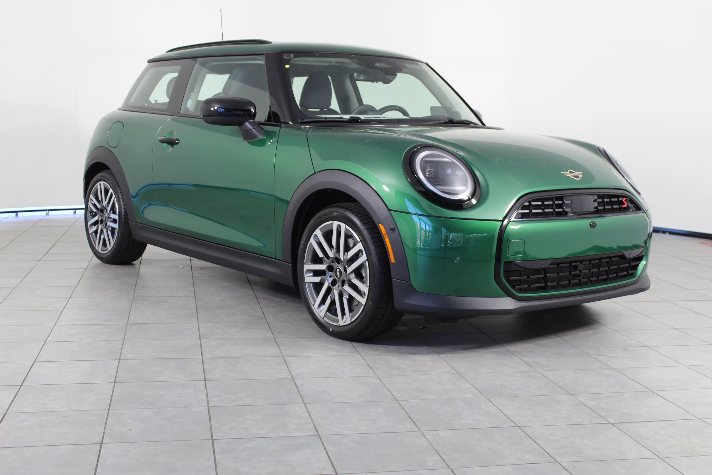 2025 MINI Hardtop 2 Door Iconic
