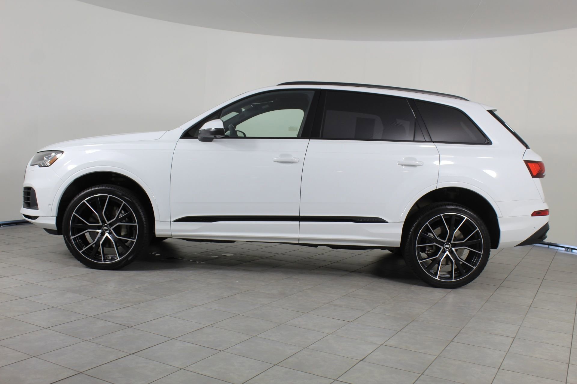2021 Audi Q7 55 Premium photo 2