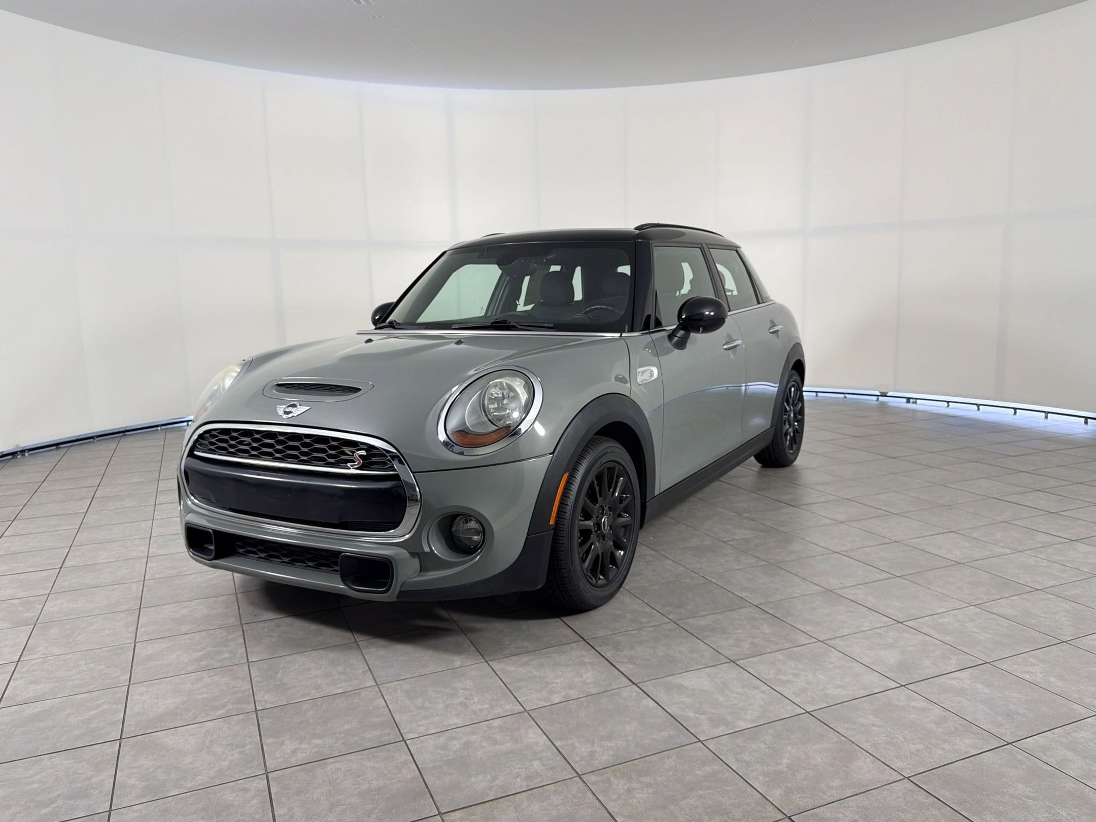2016 MINI Cooper S 4 Door's photo