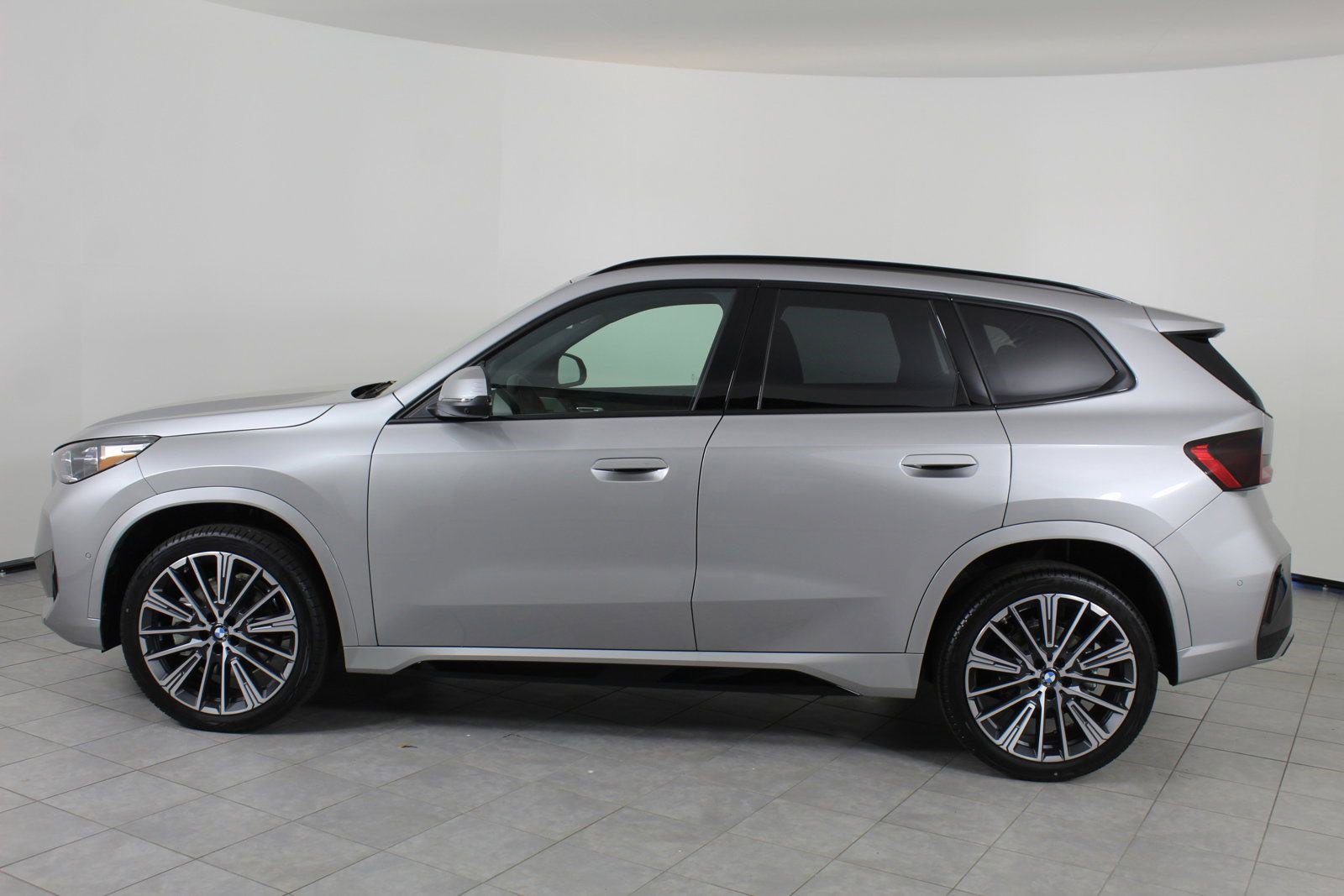 2025 Bmw X1 XDrive28i photo 2