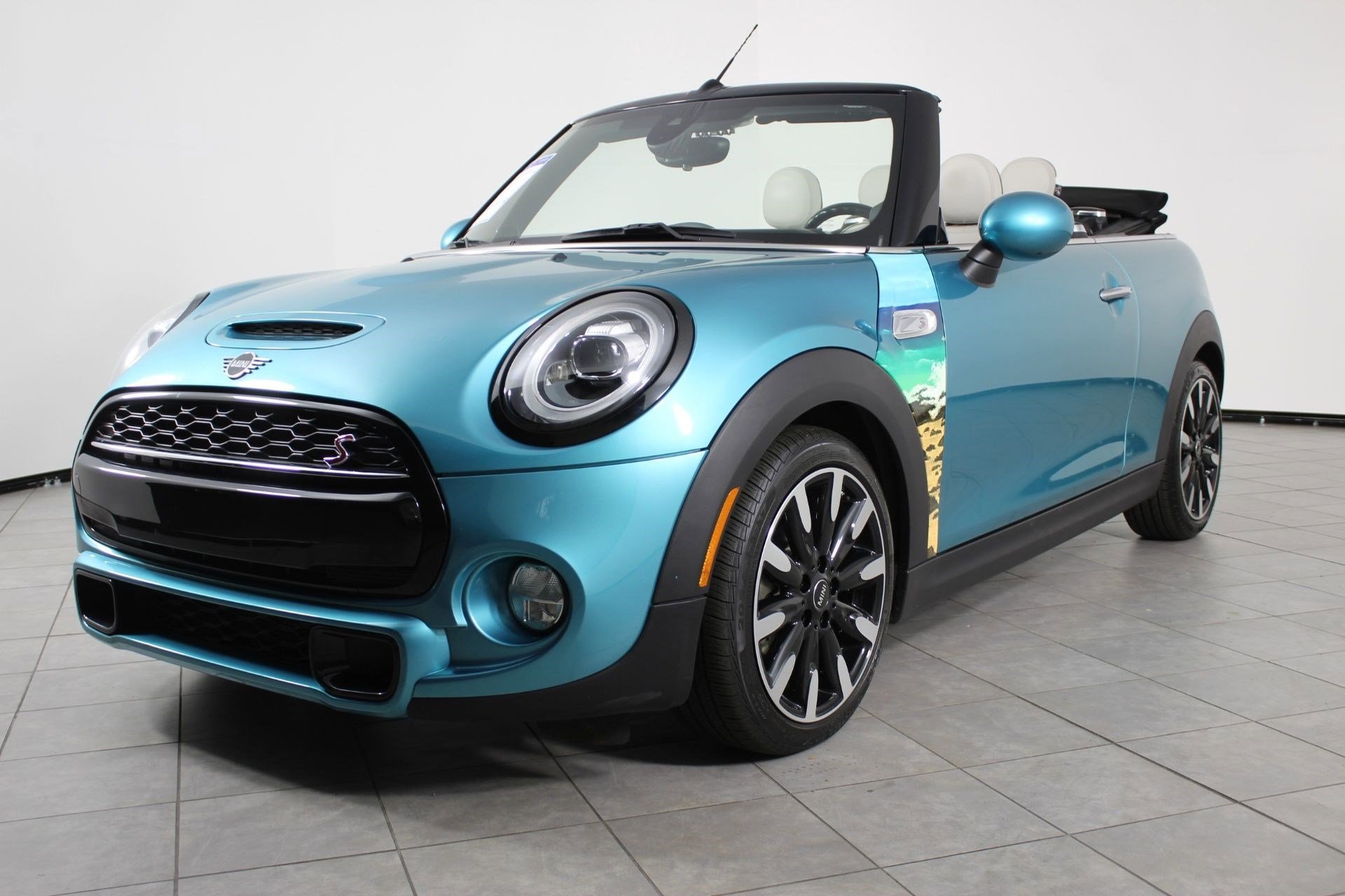 2019 MINI Convertible S's photo