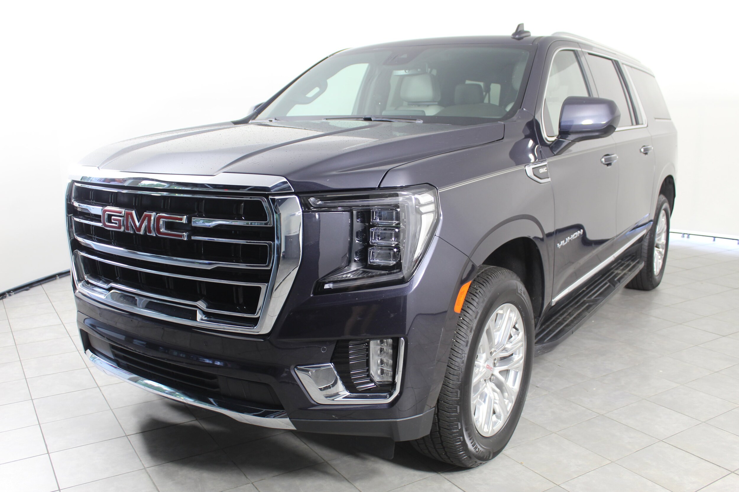 2023 Gmc Yukon XL SLT photo 4