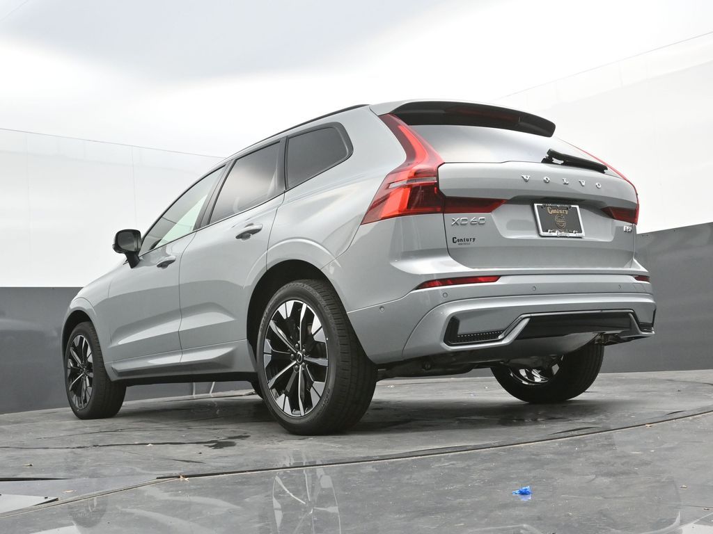 2026 Volvo XC60 Plus - Photo 23