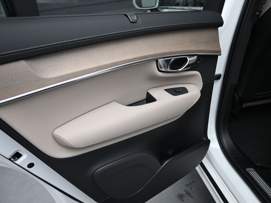 2026 Volvo XC90 Ultra - Photo 27