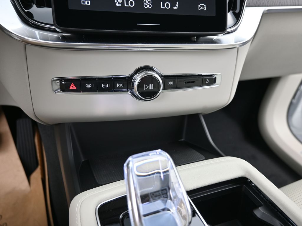 2026 Volvo XC90 Ultra - Photo 23