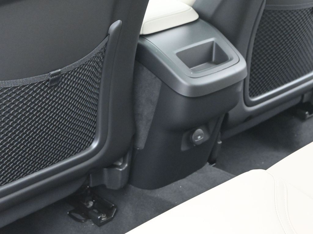 2026 Volvo XC60 Core - Photo 29