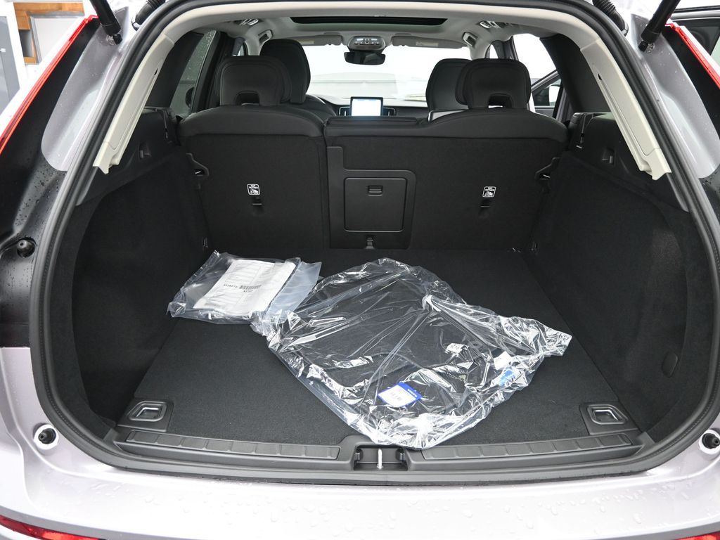 2026 Volvo XC60 Core - Photo 30