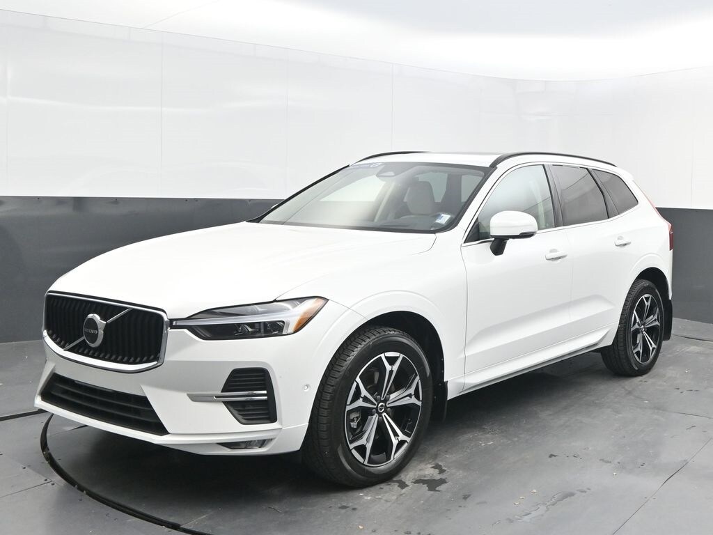 2022 Volvo XC60 B5 Momentum photo 2