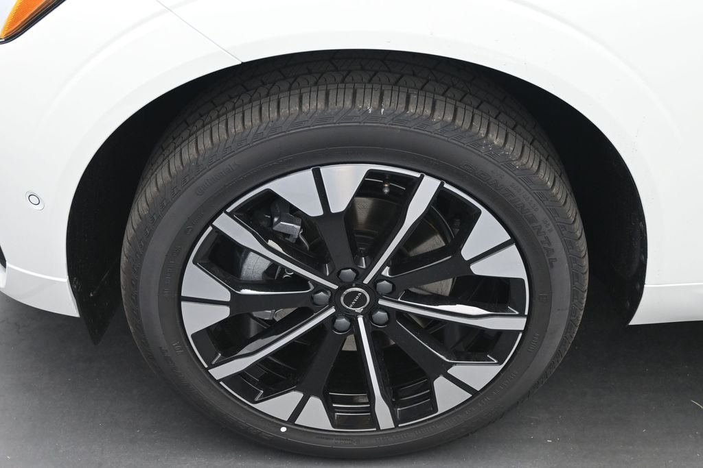 New 2026 Volvo XC60 B5 Plus SUV