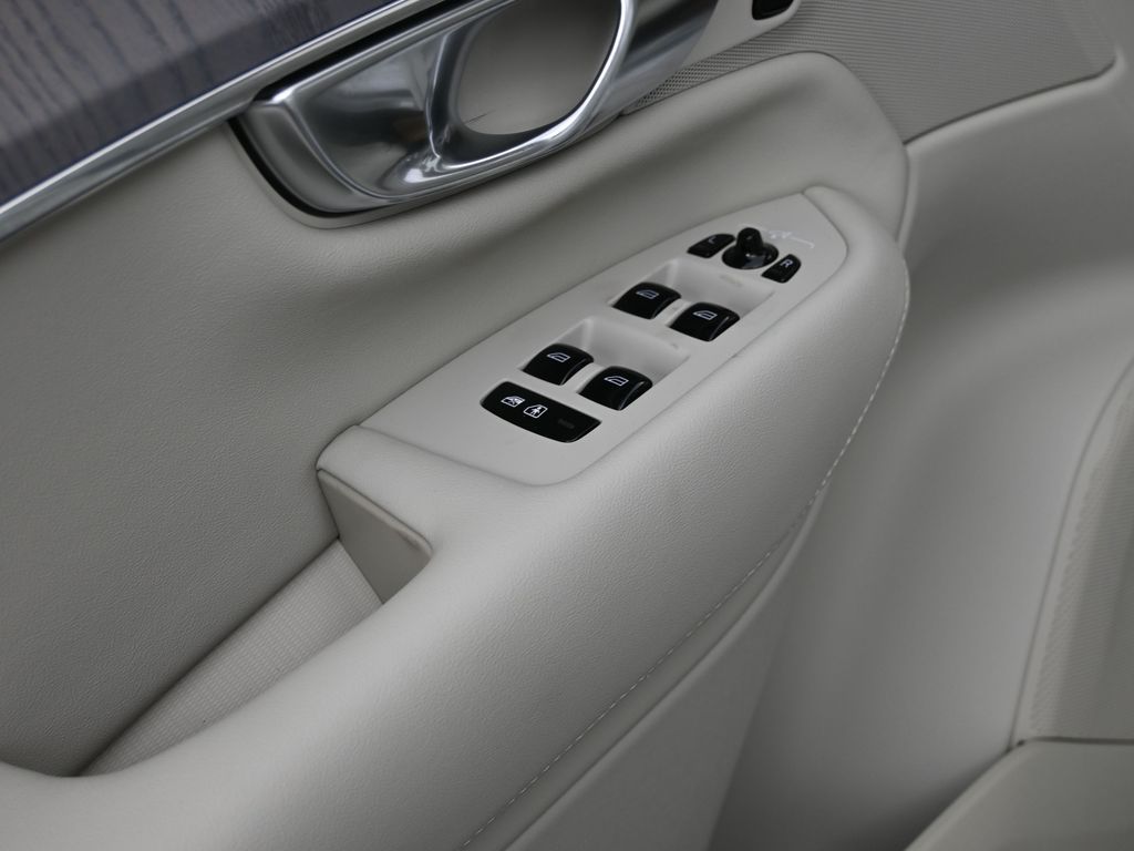2026 Volvo XC90 Ultra - Photo 11