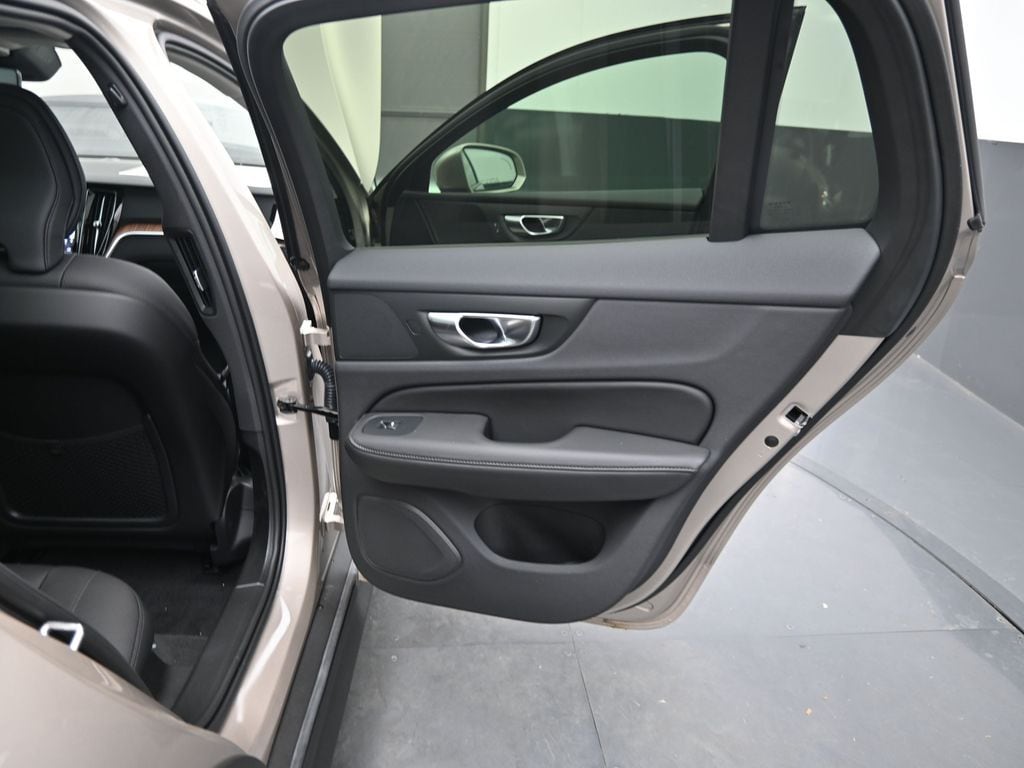 2026 Volvo V60 Cross Country Plus - Photo 32