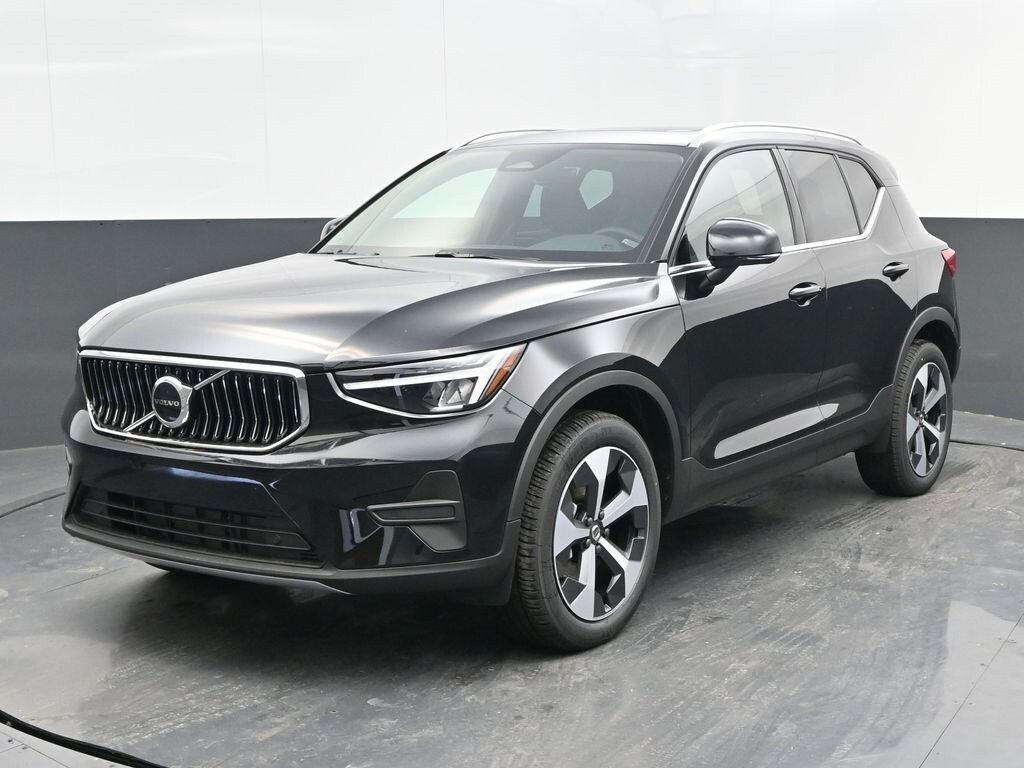 2025 Volvo XC40 Core photo 3