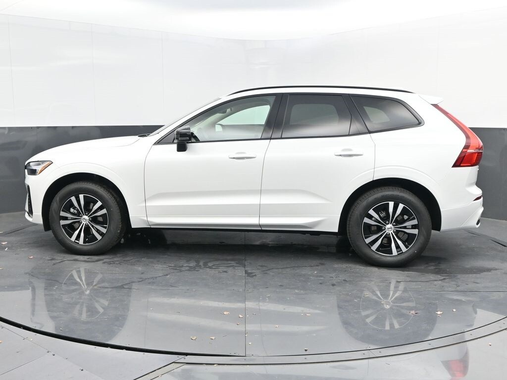 2025 Volvo XC60 B5 Core photo 4