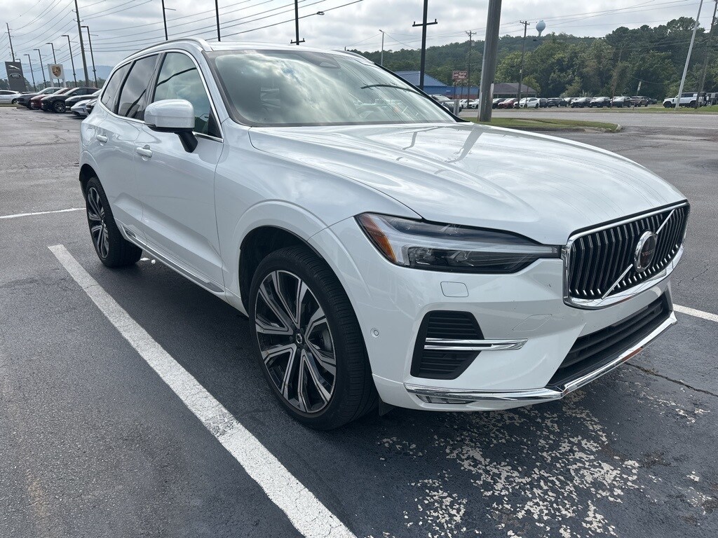 2023 Volvo XC60 B5 Ultimate photo 2