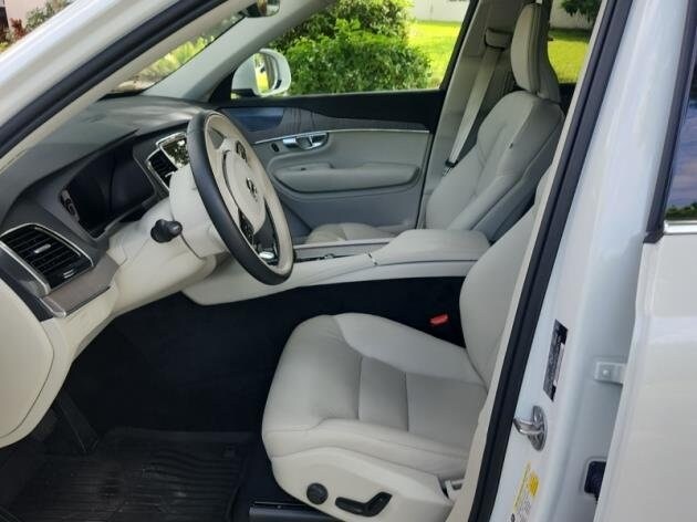 2024 Volvo XC90 Plus photo 2