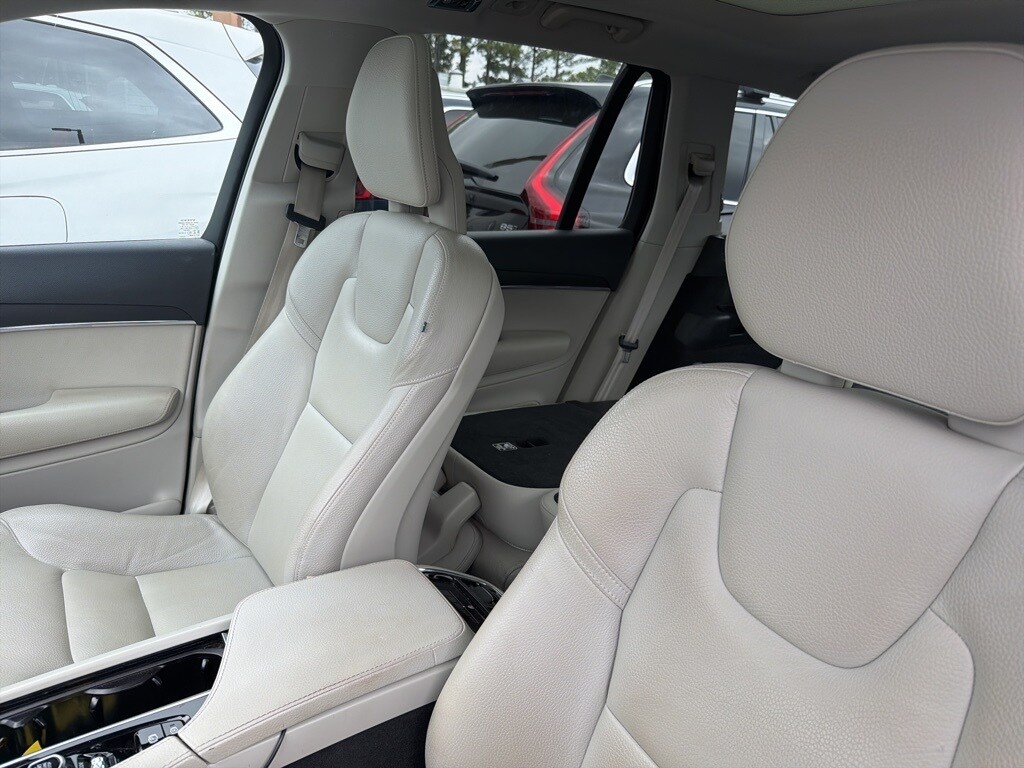 Used 2020 Volvo XC90 T5 Momentum SUV