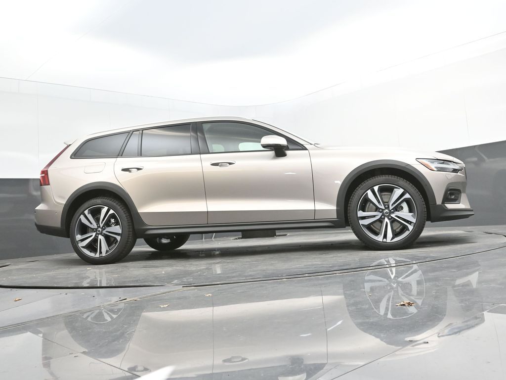 2026 Volvo V60 Cross Country Plus - Photo 45