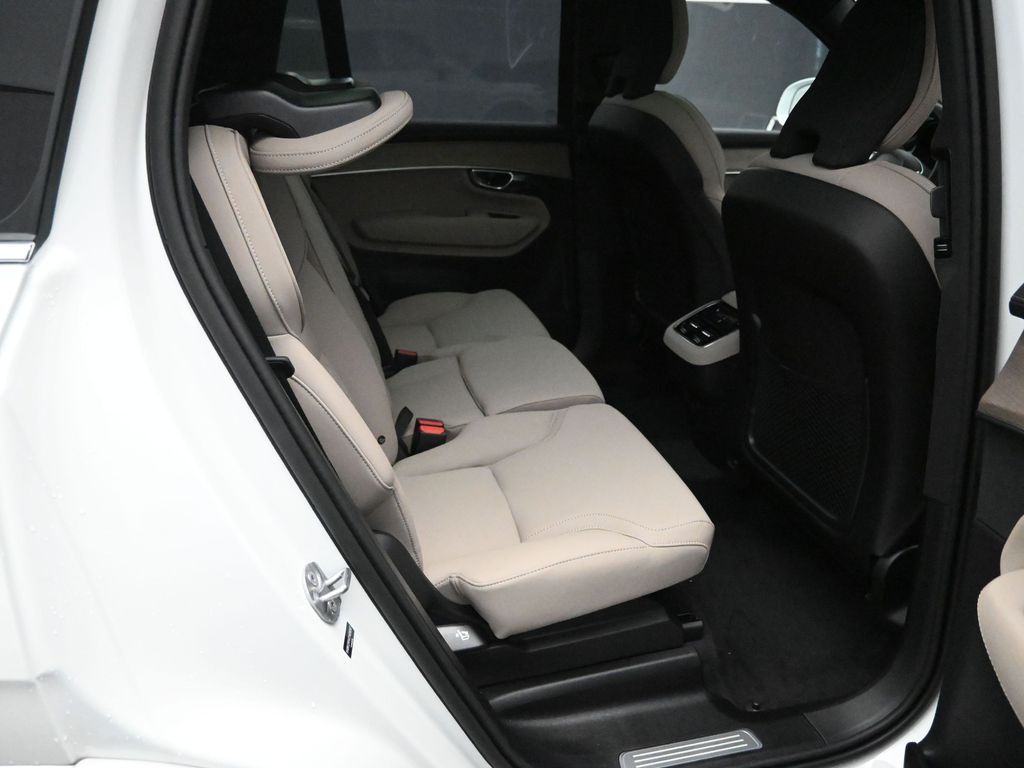 2026 Volvo XC90 Plus - Photo 35