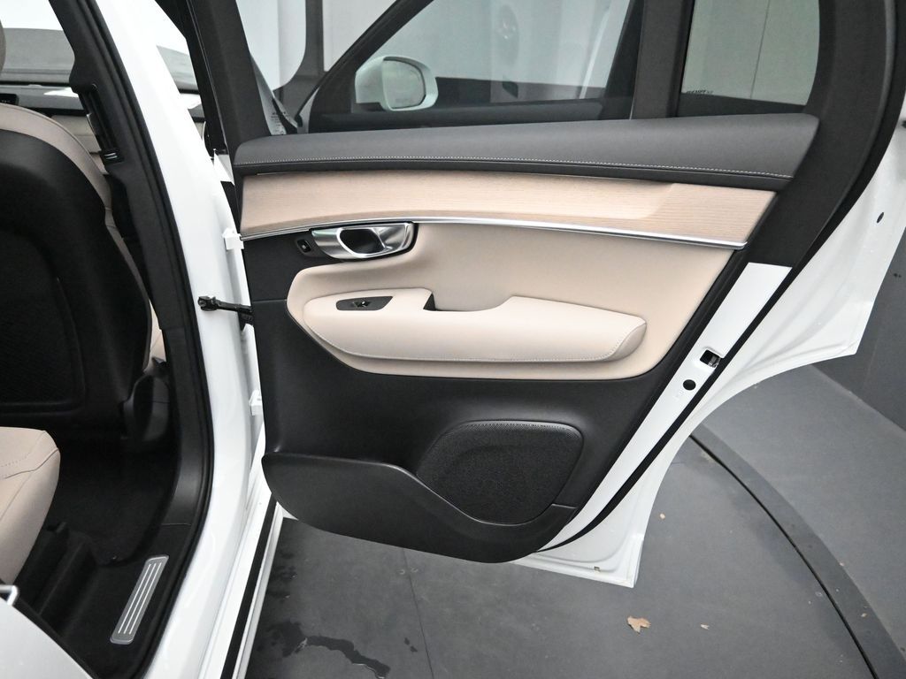 2026 Volvo XC90 Plus - Photo 34