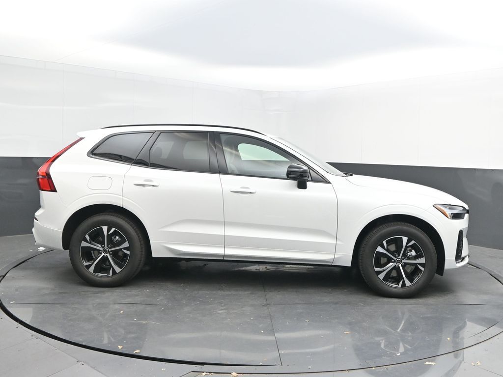 2026 Volvo XC60 Core - Photo 8