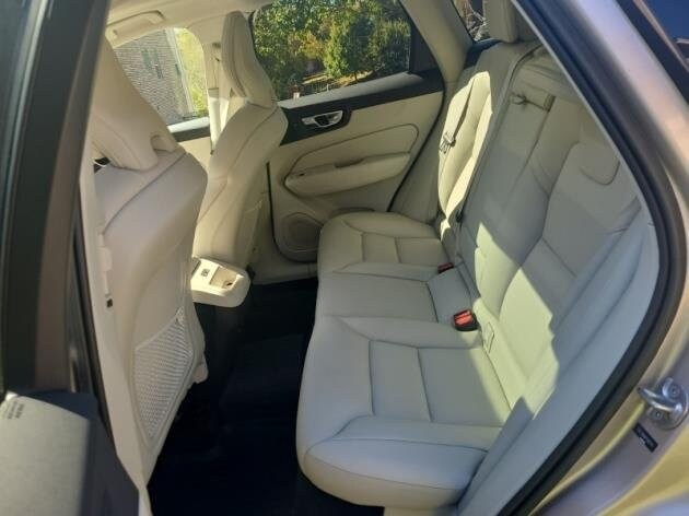 2023 Volvo XC60 B5 Plus photo 4