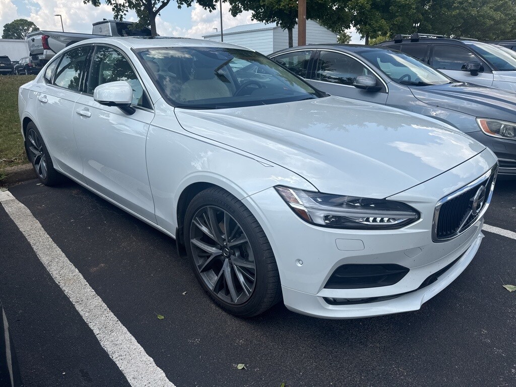 2017 Volvo S90 T5 Momentum photo 3