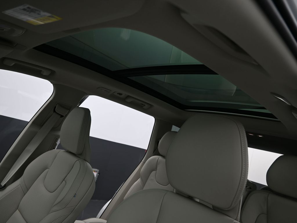 2026 Volvo XC90 Ultra - Photo 26