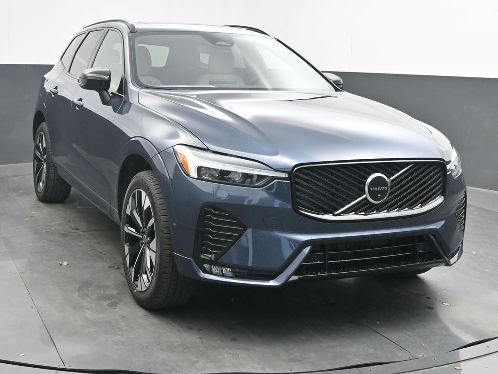 2026 Volvo XC60 Plus's photo
