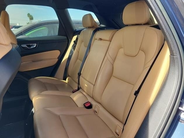 2023 Volvo XC60 B5 Ultimate photo 3