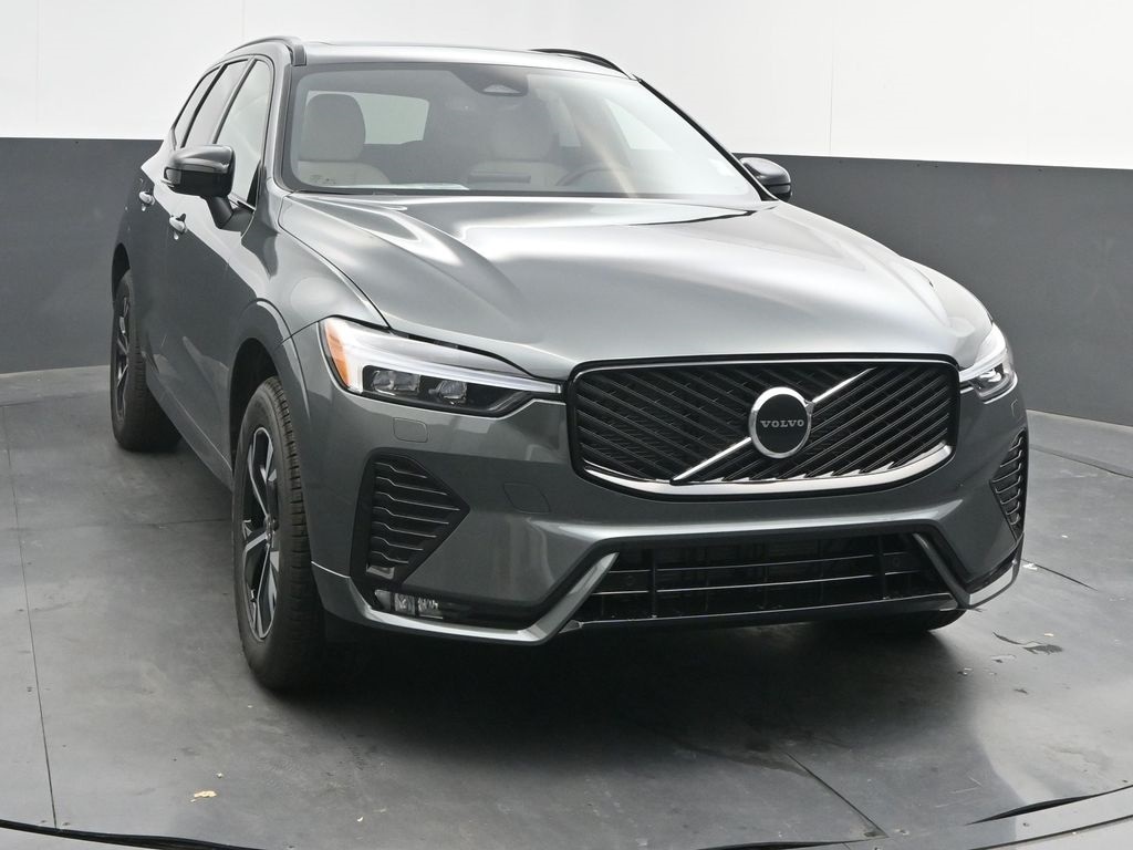 2026 Volvo XC60 Core's photo
