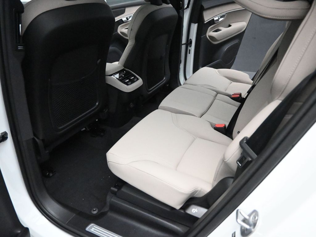 2026 Volvo XC90 Plus - Photo 28