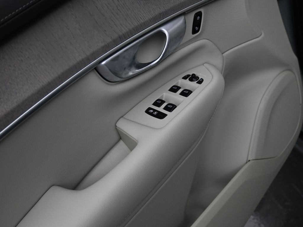 2026 Volvo XC90 Ultra - Photo 11