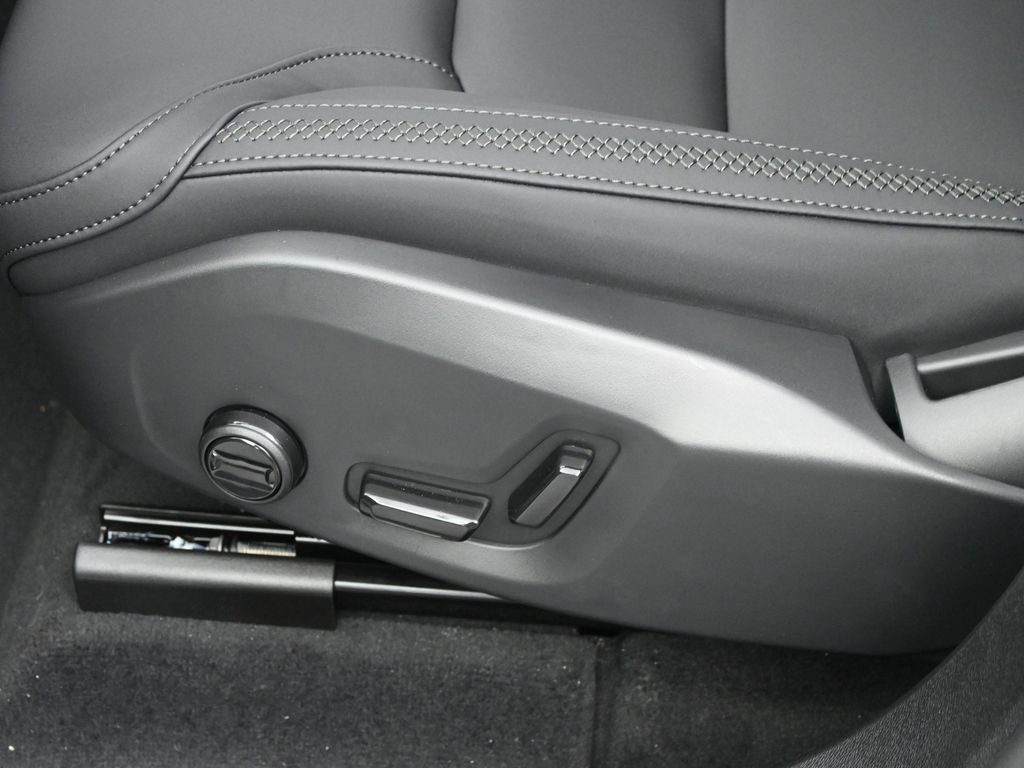 2026 Volvo XC60 Core - Photo 12