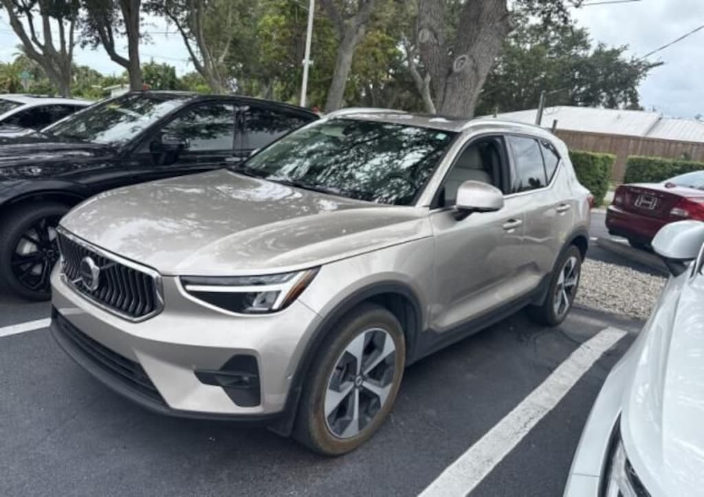 Used 2024 Volvo XC40 B5 Plus Bright Theme SUV