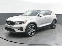 2025 Volvo XC40 B5 Plus Bright Theme SUV