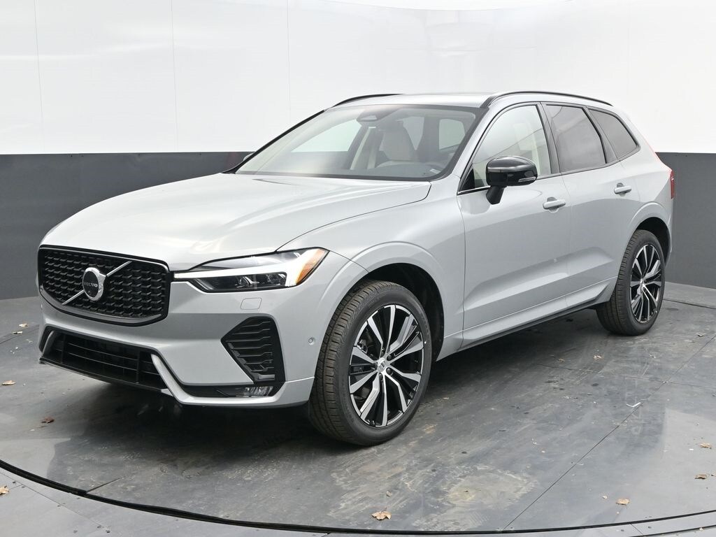 2025 Volvo XC60 B5 Plus photo 3