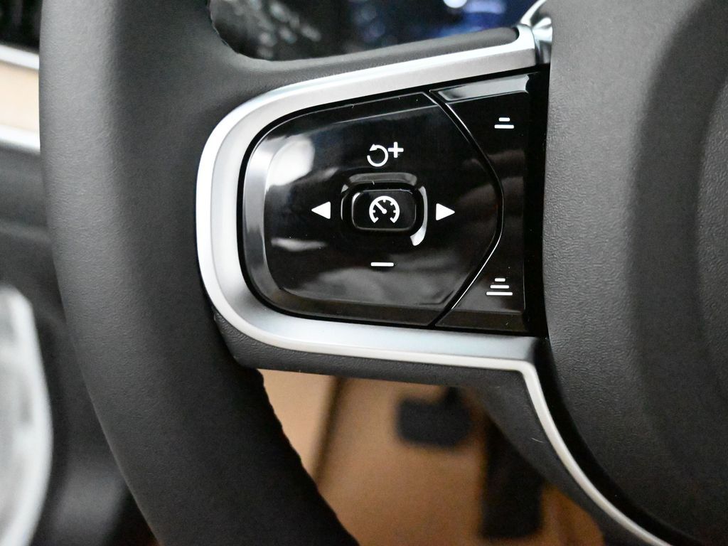 2026 Volvo XC90 Plus - Photo 17