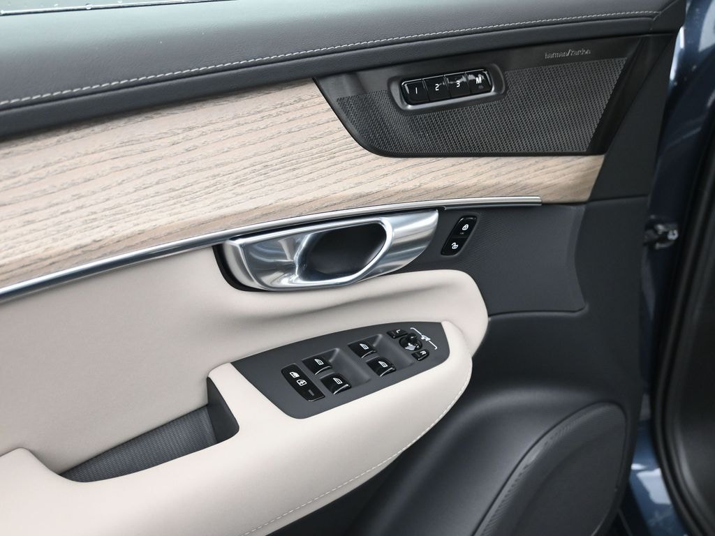 New 2026 Volvo XC90 B6 Plus 7-Seater SUV