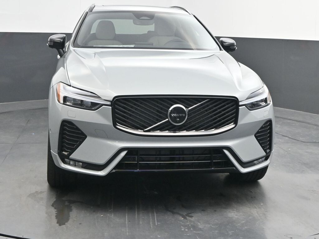 2026 Volvo XC60 B5 Plus photo 2