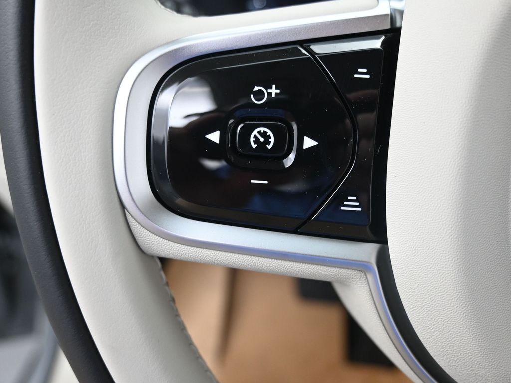 2026 Volvo XC90 Ultra - Photo 17