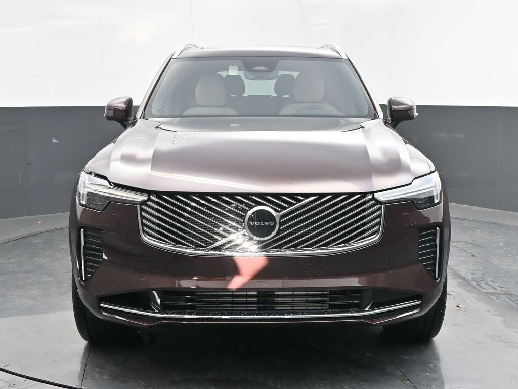 2025 Volvo XC90 T8 Core photo 2