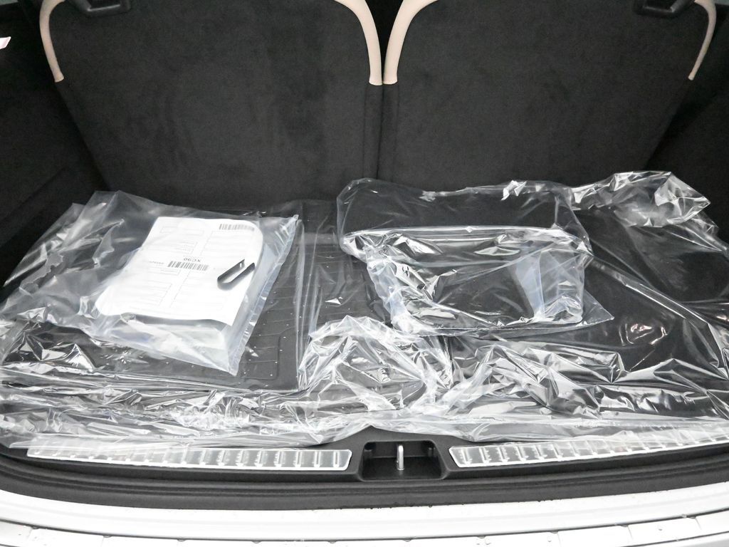 2026 Volvo XC90 Plus - Photo 30